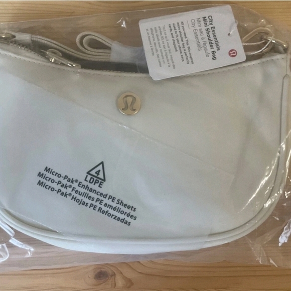Lululemon Cream Shoulder Crossbody Bag NWT - Picture 2 of 6